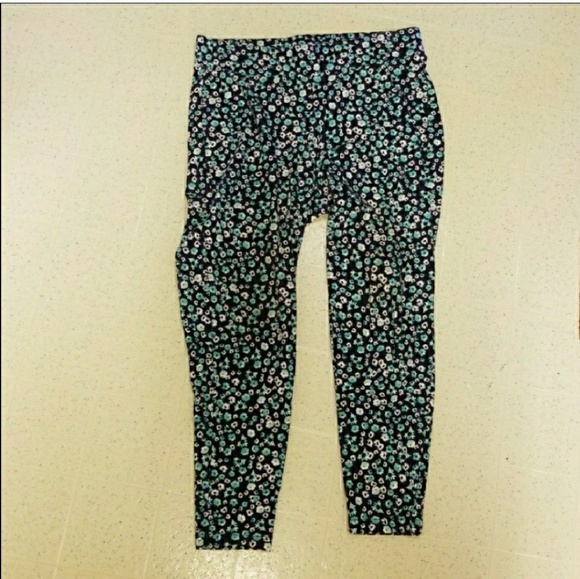 Torrid - Daisy print cropped leggings - Picture 3 of 7